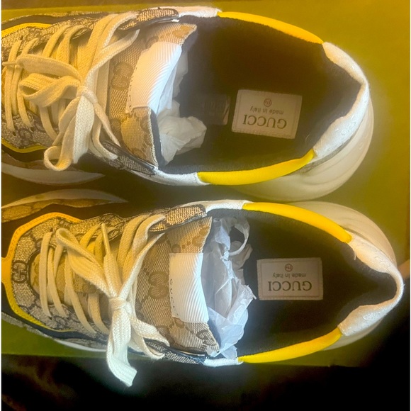 Gently worn Gucci Sneakers. Look new, worn less than 5 times. - Picture 2 of 6